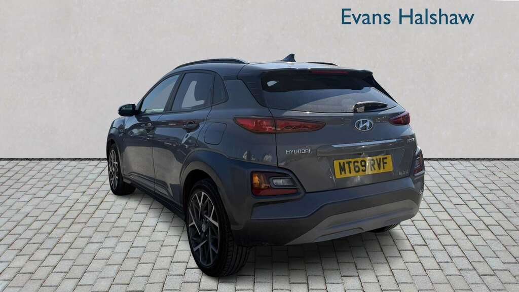 Hyundai Kona Hatchback Red #5