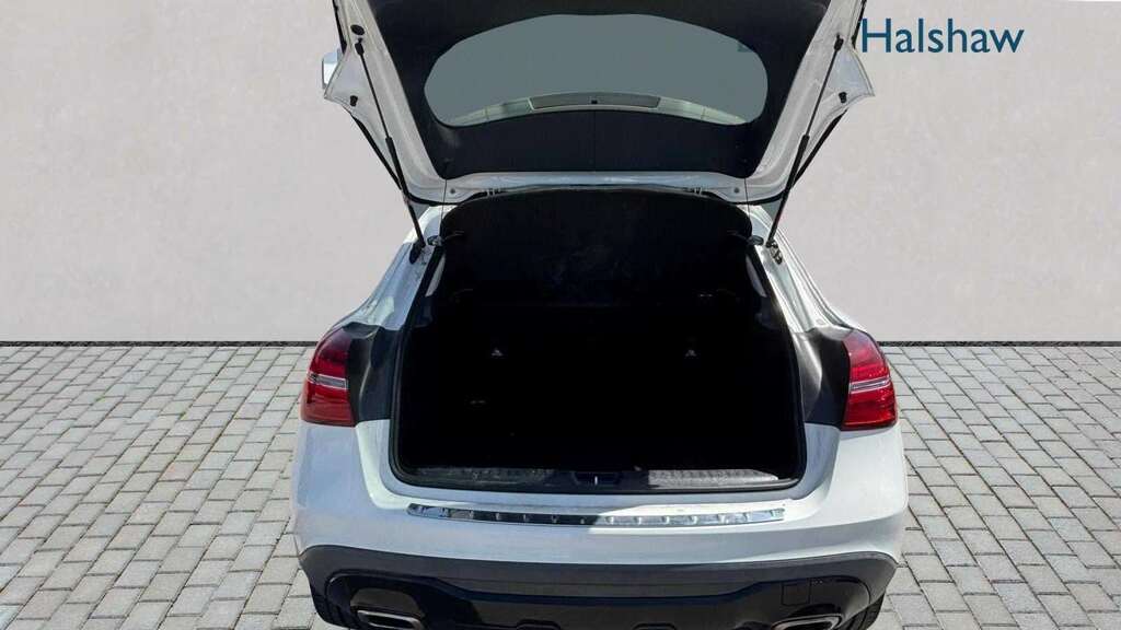 Mercedes-Benz GLA Class 180 Urban Edition 2019 White #5