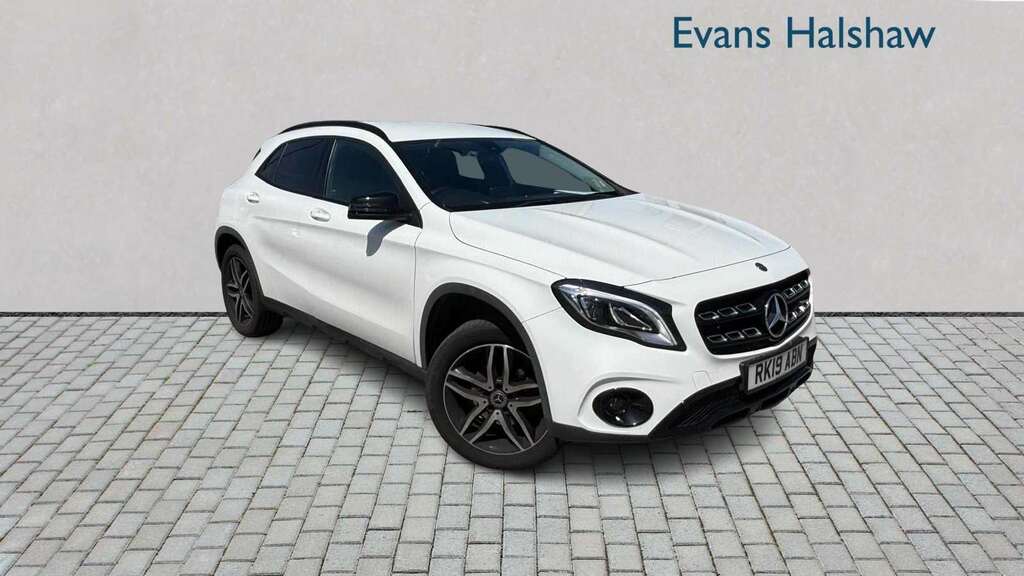 Mercedes-Benz GLA Class 180 Urban Edition 2019 White