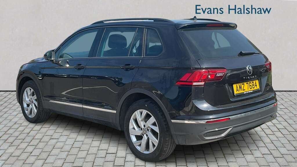 Volkswagen Tiguan 1.5 Tsi 150 Life Dsg 2023 AMZ7684 Black #2