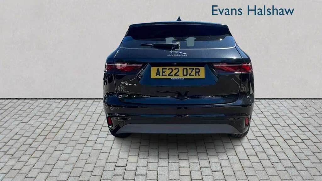 Jaguar F-Pace 2.0 D200 R-dynamic Se Awd 2022 Black #4