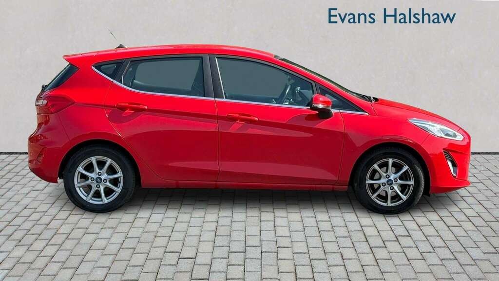 Ford Fiesta 1.1 Zetec 2017 Red #5