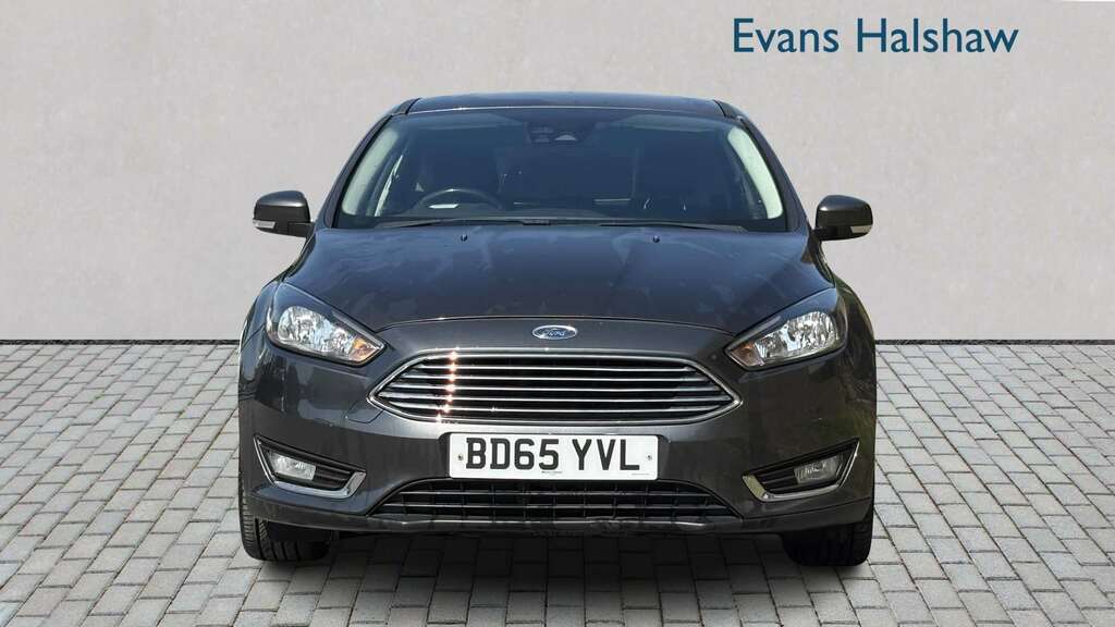 Ford Focus 1.5 Ecoboost Titanium Navigation 2015 Grey #4