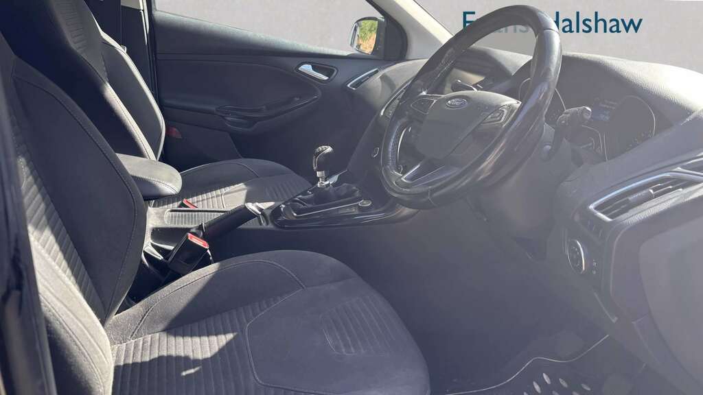 Ford Focus 1.5 Ecoboost Titanium Navigation 2015 Grey #3