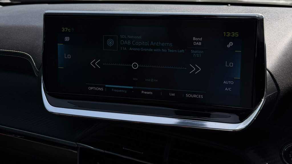 Peugeot e-2008 100Kw Gt 50Kwh 2020 Black #6