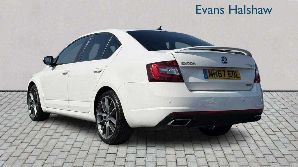 Skoda Octavia 2.0 Tdi Cr Vrs 2017 White #2