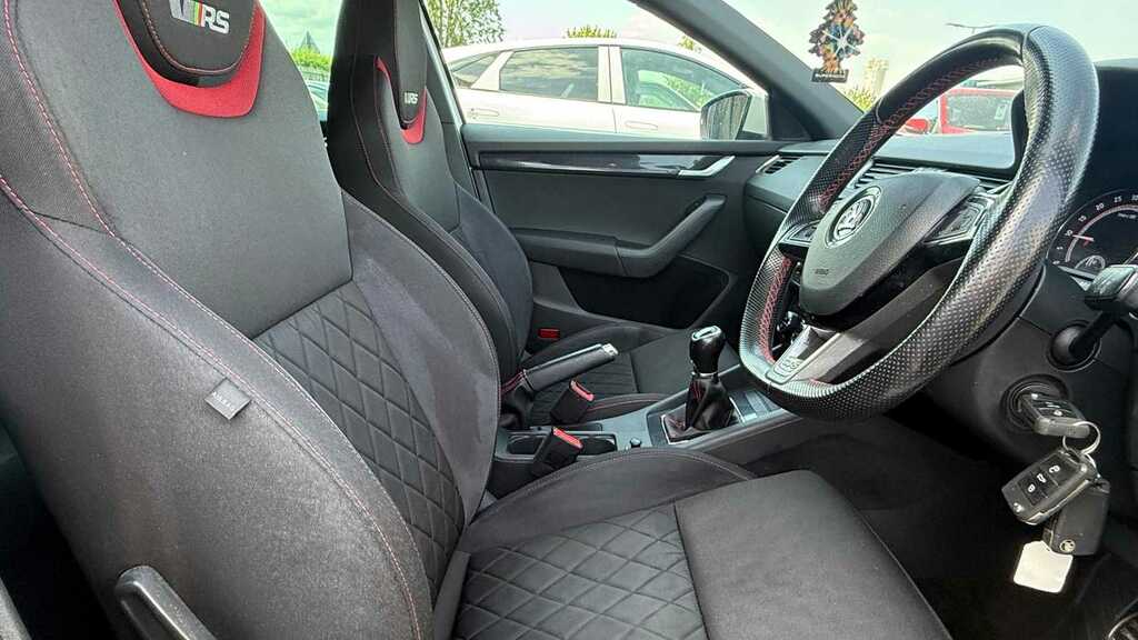 Skoda Octavia 2.0 Tdi Cr Vrs 2017 White #3