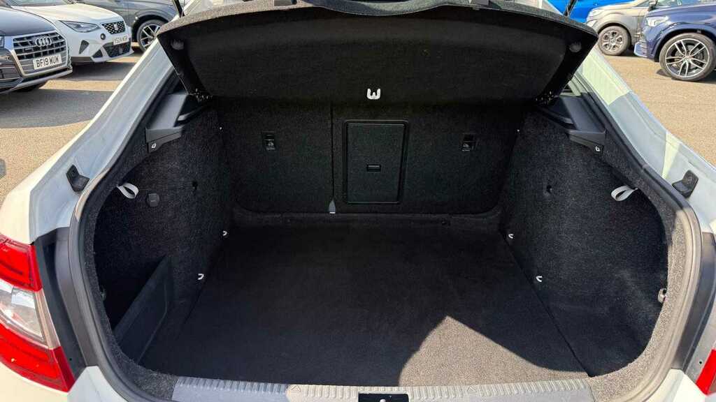 Skoda Octavia 2.0 Tdi Cr Vrs 2017 White #6