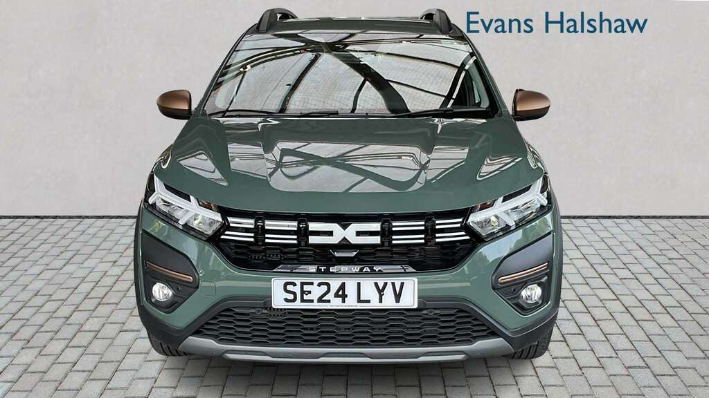 Dacia Sandero Stepway 1.0 Tce Extreme Cvt 2024 Green #3