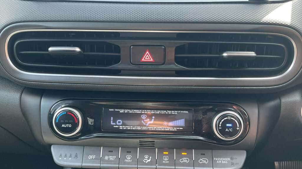 Hyundai Kona Premium Ev White #19