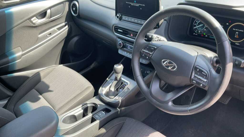 Hyundai Kona Premium Ev White #8