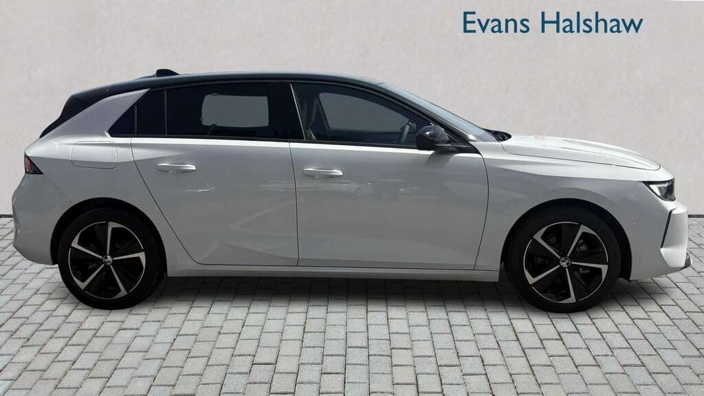 Vauxhall Astra 1.2 Turbo 130 Griffin 2026 White #4