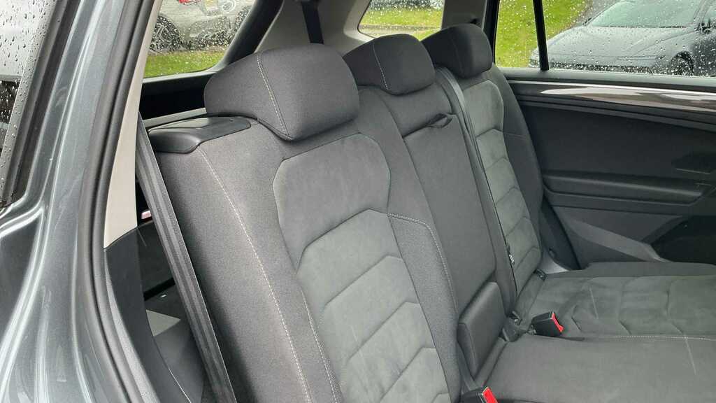 Volkswagen Tiguan Allspace Automatic Black #30