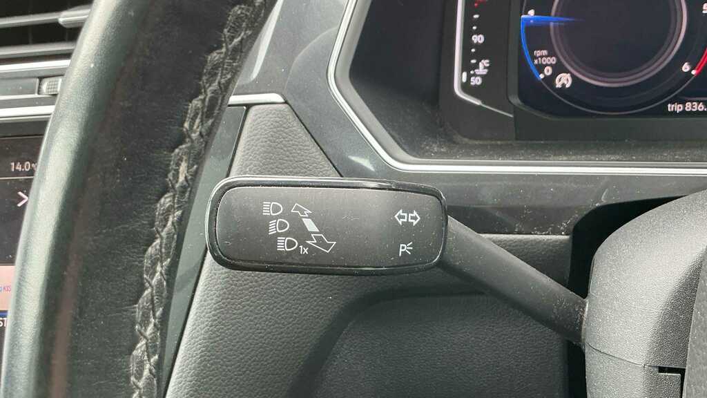 Volkswagen Tiguan Allspace Automatic Black #16