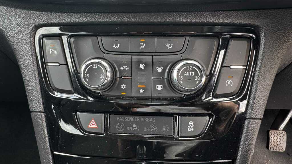 Vauxhall Mokka X X Elite 1.4 140 Turbo Ss Silver #16
