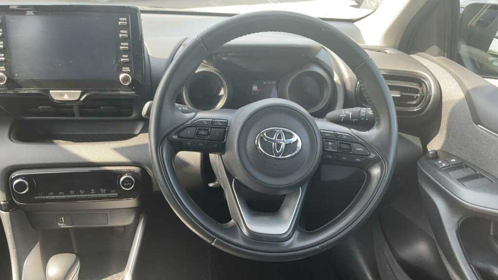 Toyota Yaris 1.5 Hybrid Design Cvt 2021 Black #5