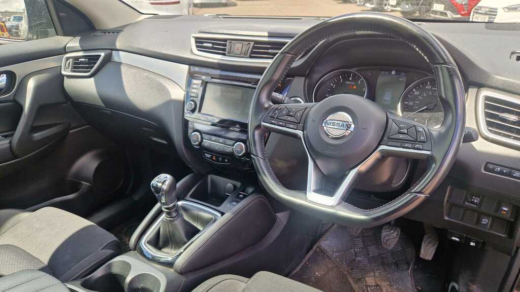 Nissan Qashqai 1.3 Dig-t Acenta Premium Black #8