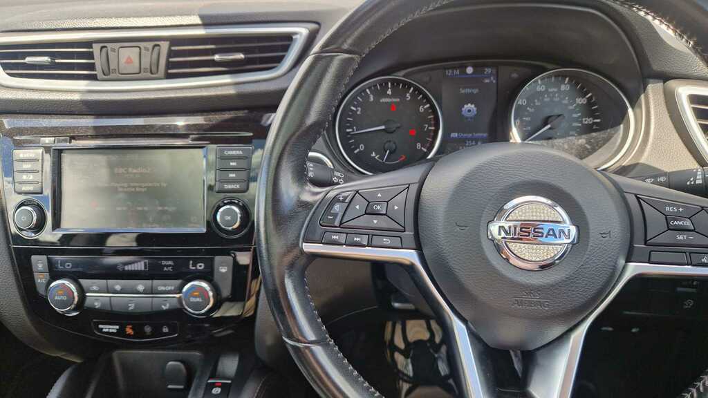 Nissan Qashqai 1.3 Dig-t Acenta Premium Black #11