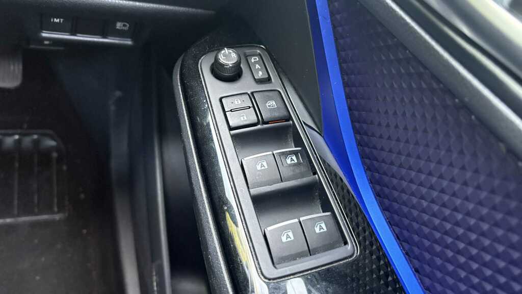 Toyota C-Hr 1.8 Vvt-h Dynamic Blue #10