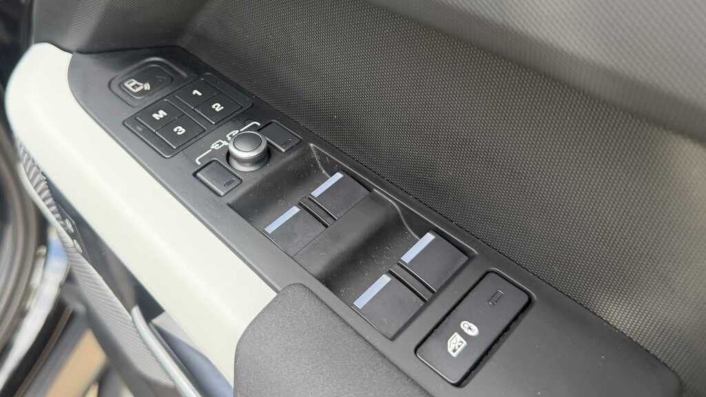 Land Rover Defender 110 Defender Xs Edition D Mhev Silver #15