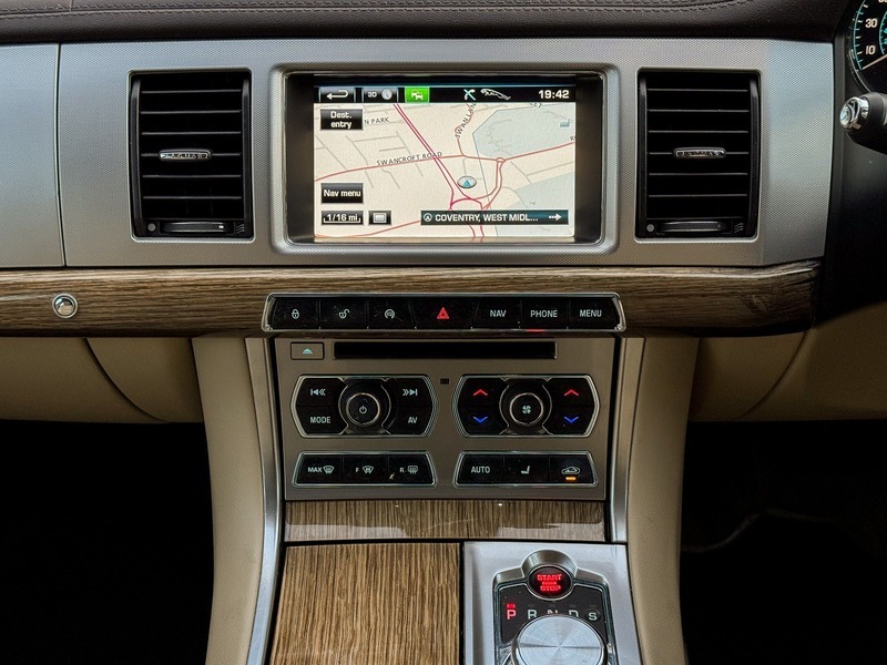 Jaguar XF 3.0D V6 S Portfolio Start Stop Silver #42