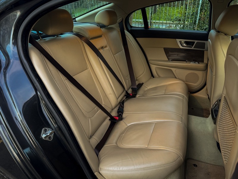 Jaguar XF 3.0D V6 S Portfolio Start Stop Silver #35