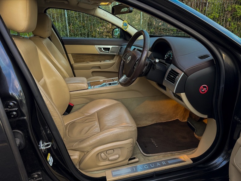 Jaguar XF 3.0D V6 S Portfolio Start Stop Silver #36
