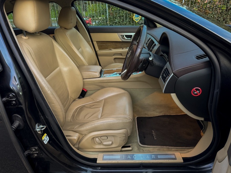 Jaguar XF 3.0D V6 S Portfolio Start Stop Silver #40