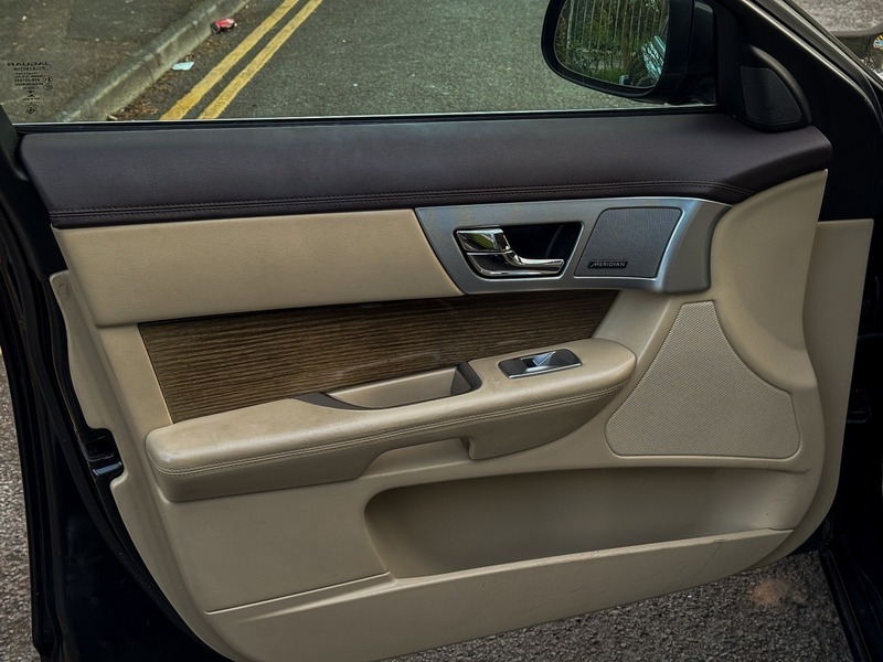 Jaguar XF 3.0D V6 S Portfolio Start Stop Silver #26