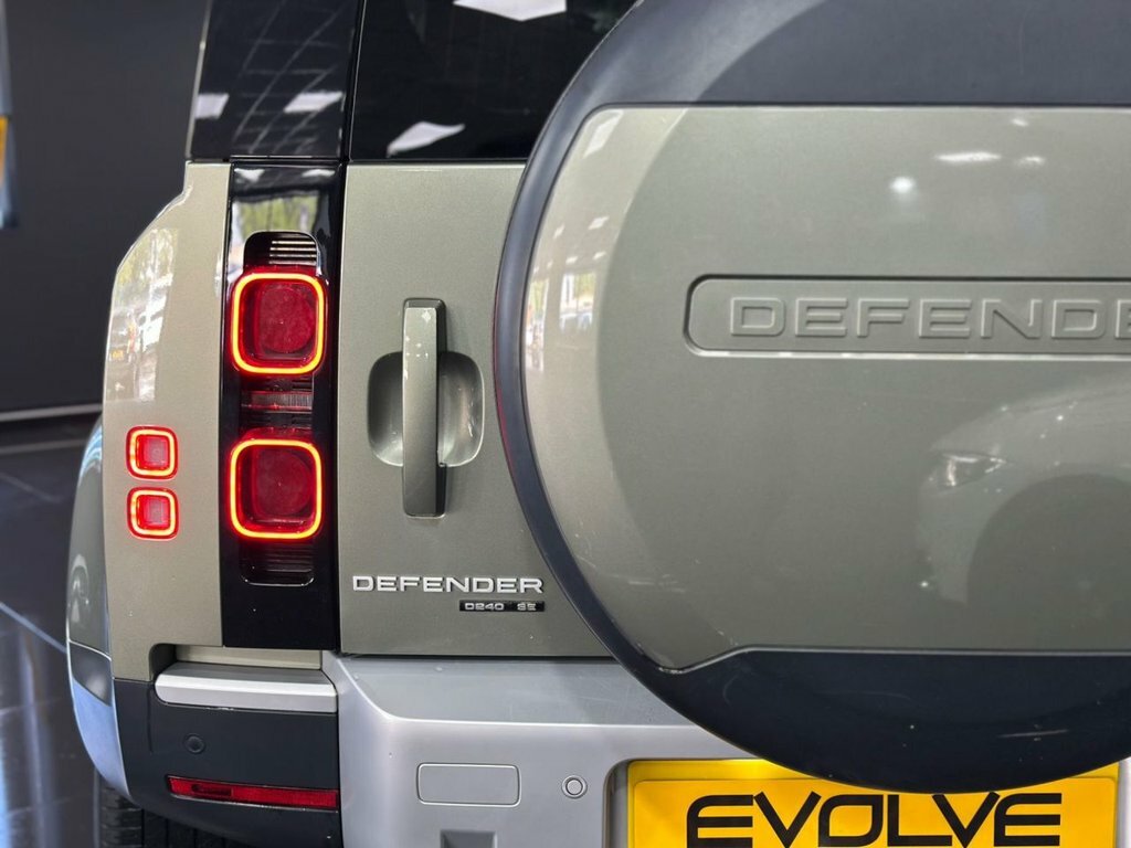 Land Rover Defender 2L Se Green #6