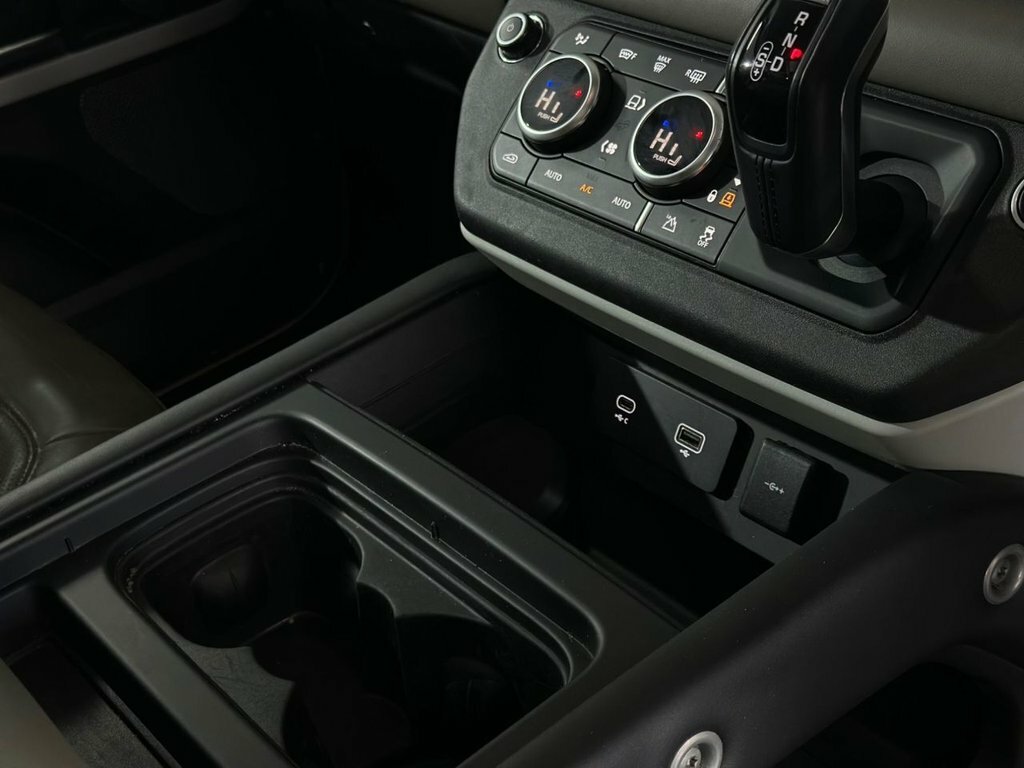 Land Rover Defender 2.0 First Edition 237 Bhp Green #22