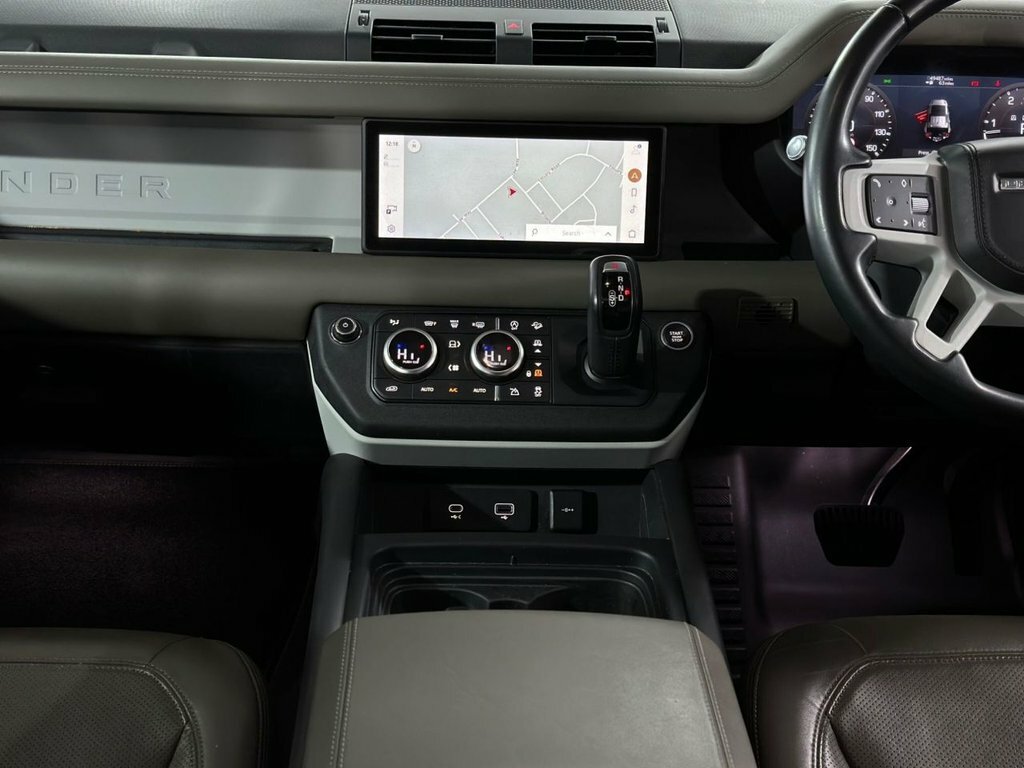 Land Rover Defender 2.0 First Edition 237 Bhp Green #17