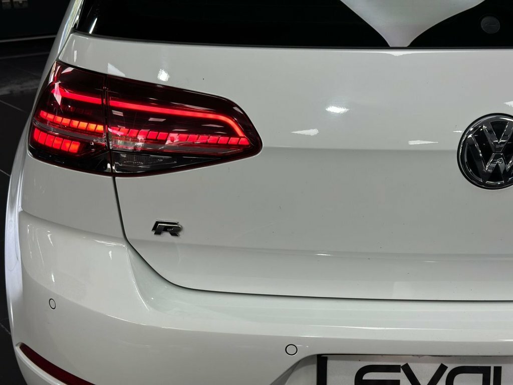 Volkswagen Golf 2L R White #6