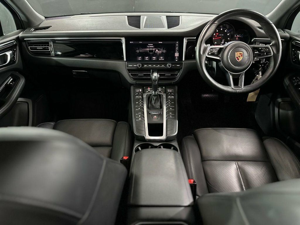 Porsche Macan Suv Black #3