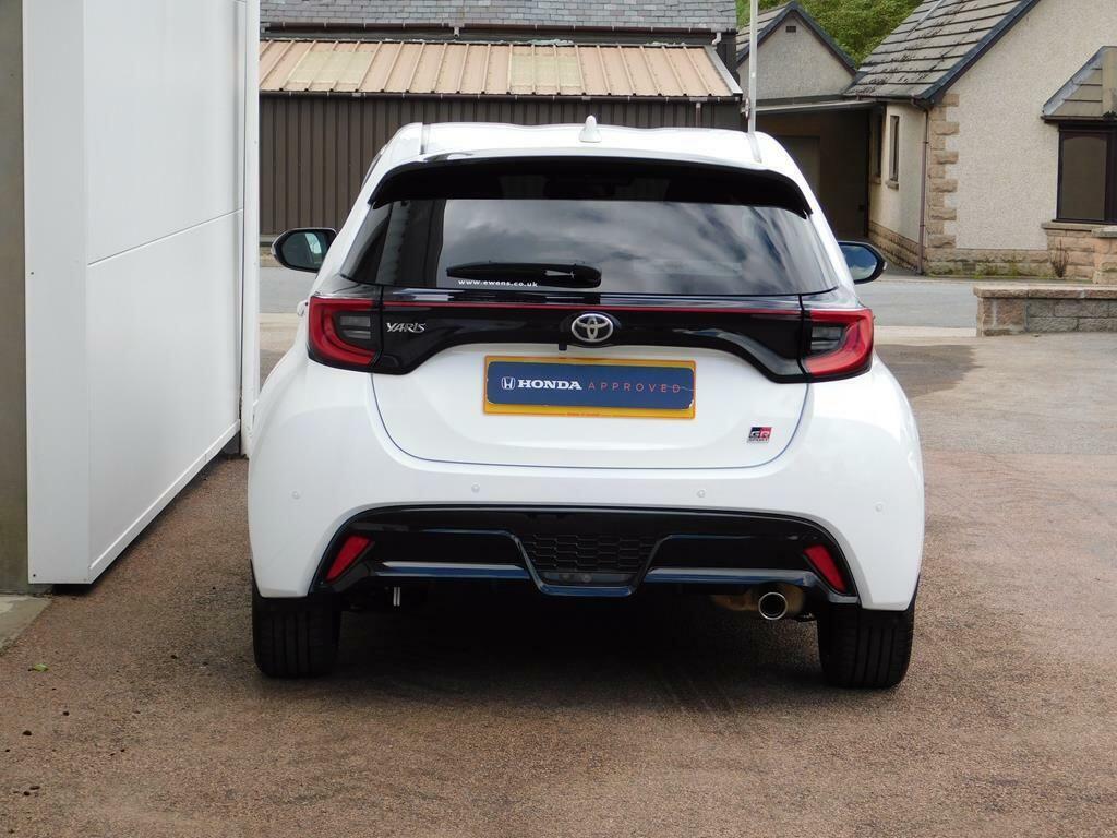 Toyota Yaris 1.5 Vvt-h Gr Sport E-cvt Euro 6 Ss SY73YEF White #4
