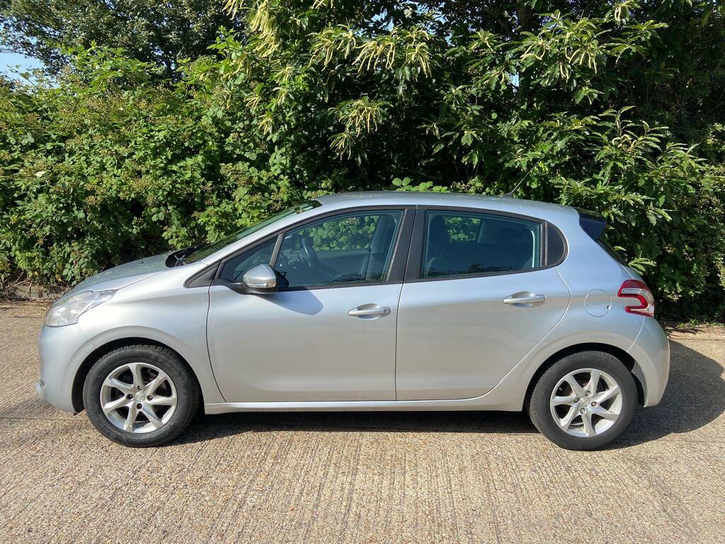 Peugeot 208 Access Plus White #9