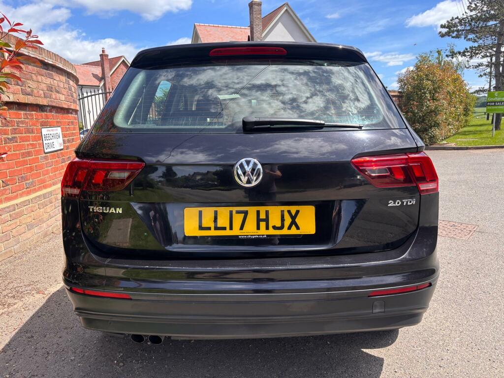 Volkswagen Tiguan S Black #5