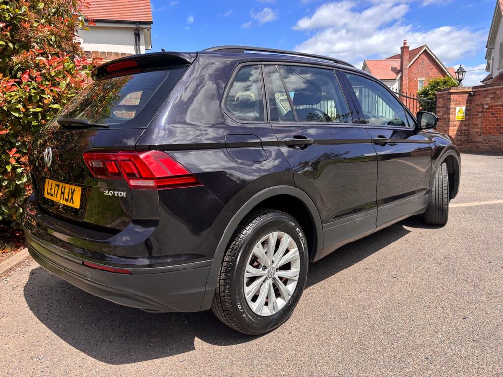 Volkswagen Tiguan S Black #6