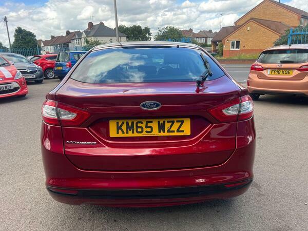 Ford Mondeo Hatchback Black #8