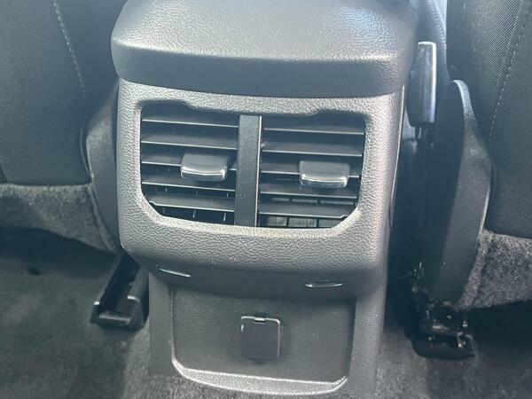 Ford Mondeo Hatchback Black #35