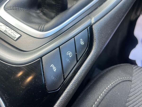 Ford Mondeo Hatchback Black #17
