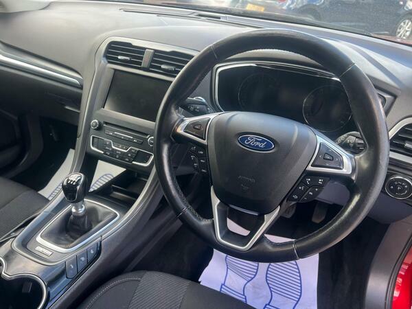 Ford Mondeo Hatchback Black #13