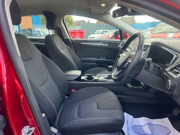 Ford Mondeo Hatchback Black #11