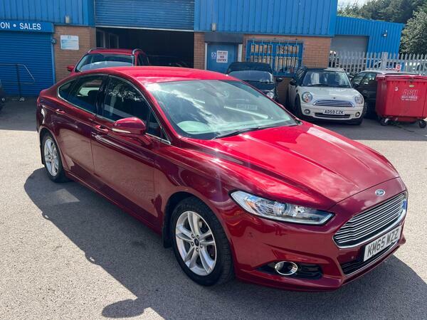 Ford Mondeo Hatchback Black #10