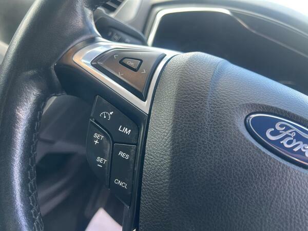 Ford Mondeo Hatchback Black #37