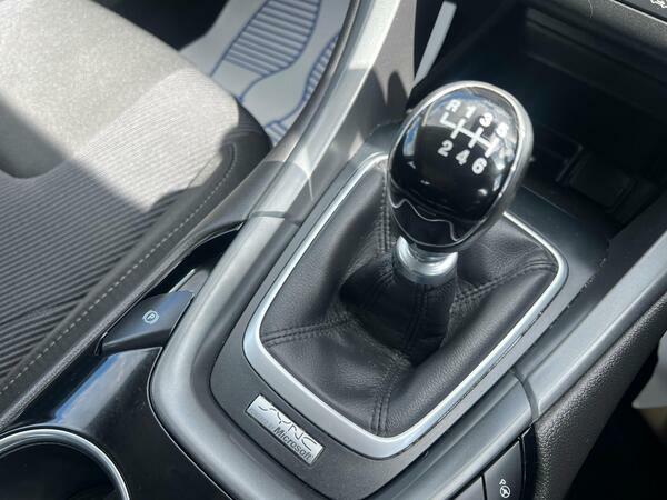 Ford Mondeo Hatchback Black #26