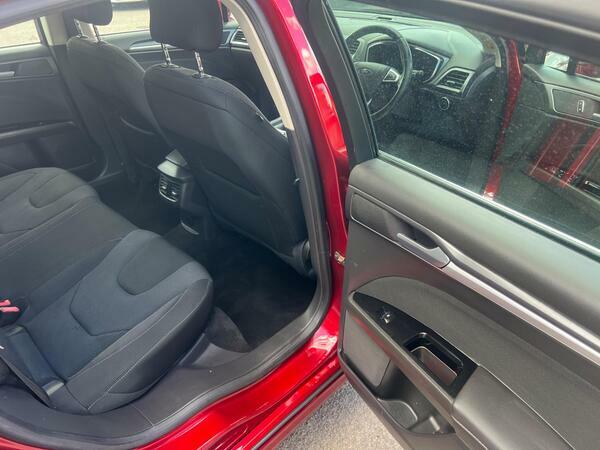 Ford Mondeo Hatchback Black #33