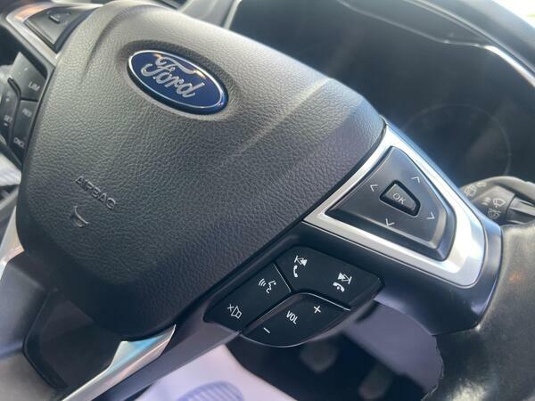 Ford Mondeo Hatchback Black #38