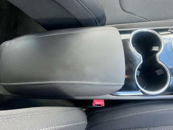 Ford Mondeo Hatchback Black #34
