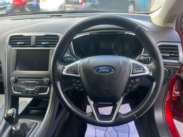 Ford Mondeo Hatchback Black #14